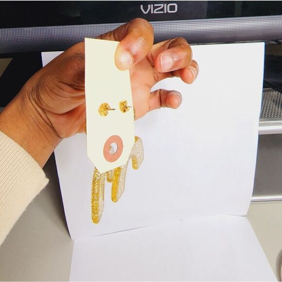 Statement Earring  - Picture 6 of 6